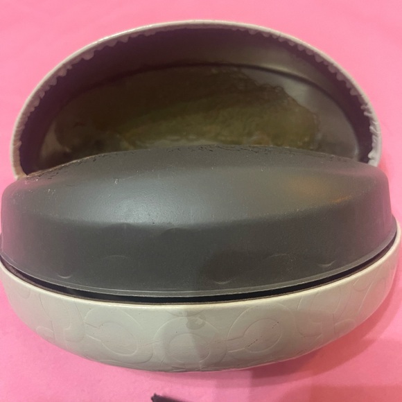 Coach sunglasses w/hard case😎 - Picture 6 of 8